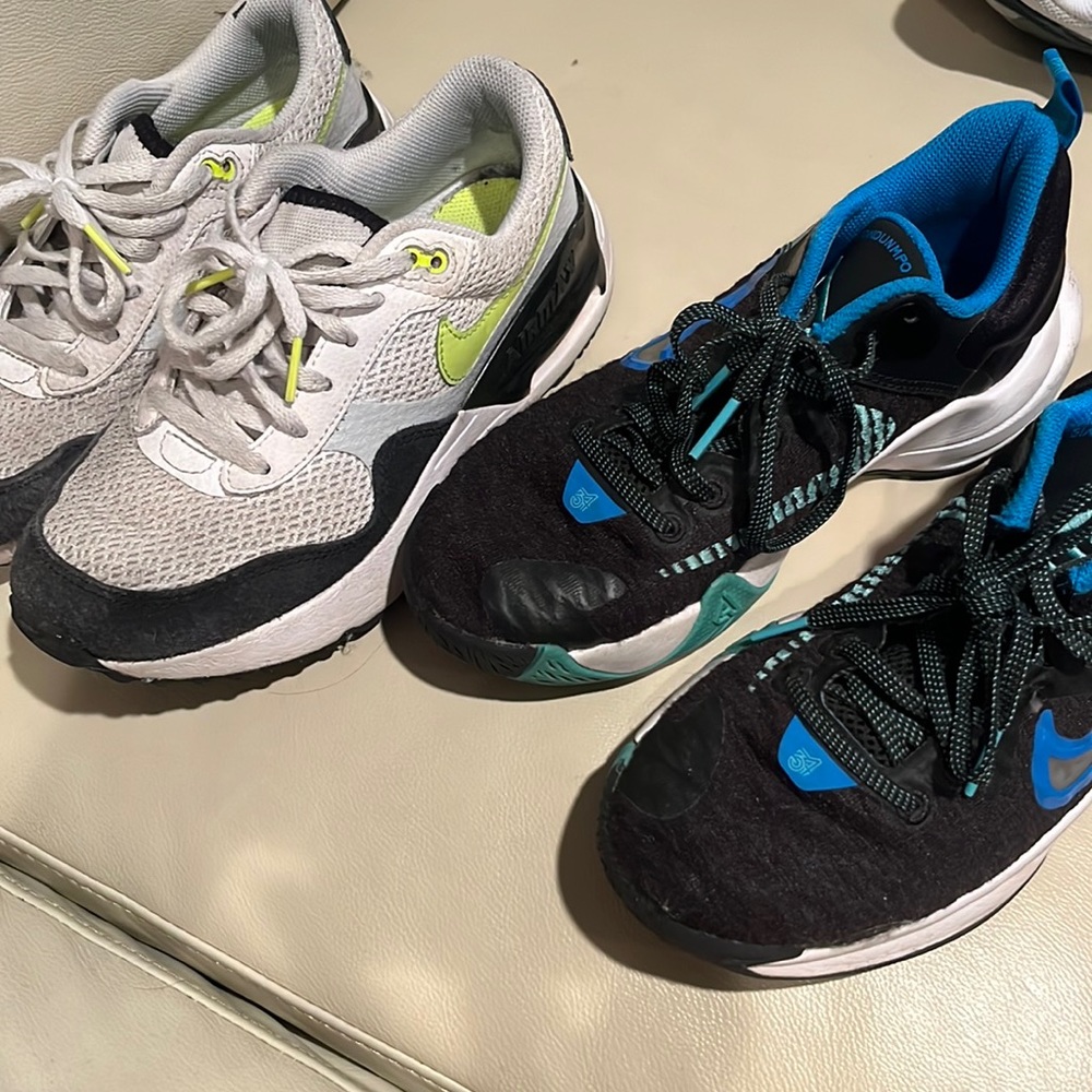 Boys Nike size 4 used. 2 pair